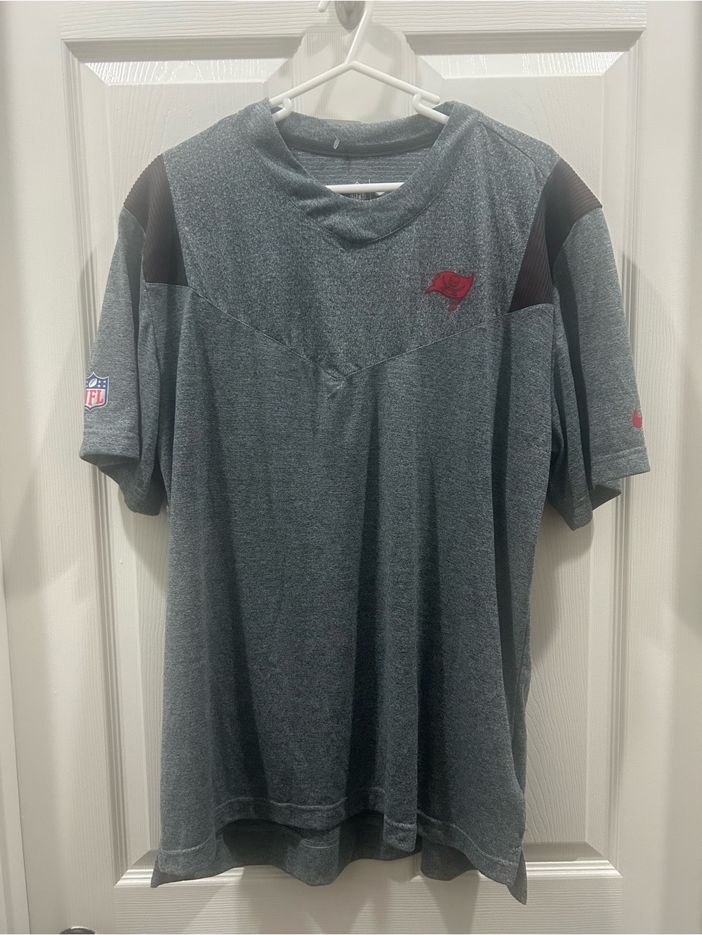 Nike DriFit Men's Gray NFL Short-Sleeve Performance Shirt- Tampa Bay Buccaneers